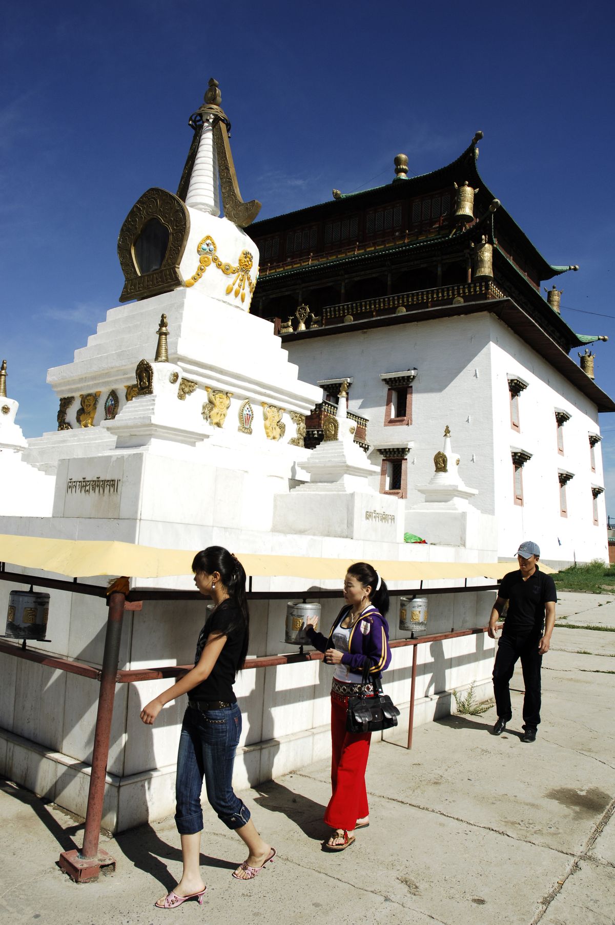 Buddhist monks Gandan