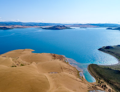 Ulaagchnii Khar lake
